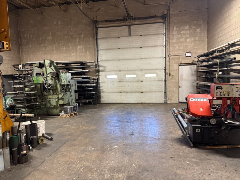 More Photos Of 213 Amendodge Dr, Shorewood Manufacturing For Sale