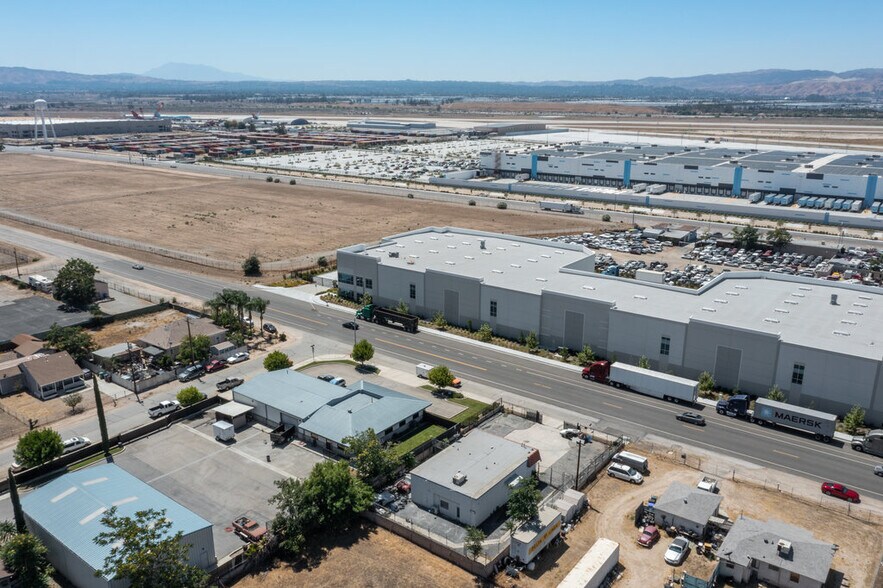 More Photos Of 2436 5th St, Highland Warehouse For Sale