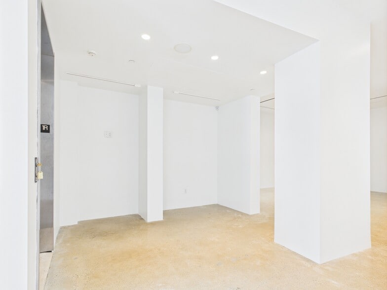 More Photos Of 407-409 Greenwich Ave, Greenwich Office For Lease