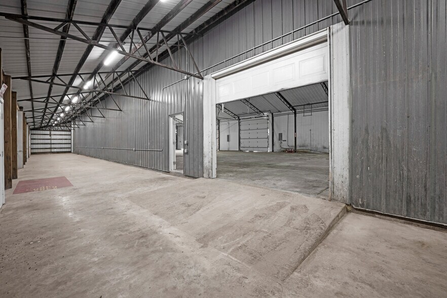 More Photos Of 31197 Wingate Rd, Sedalia Flex For Lease