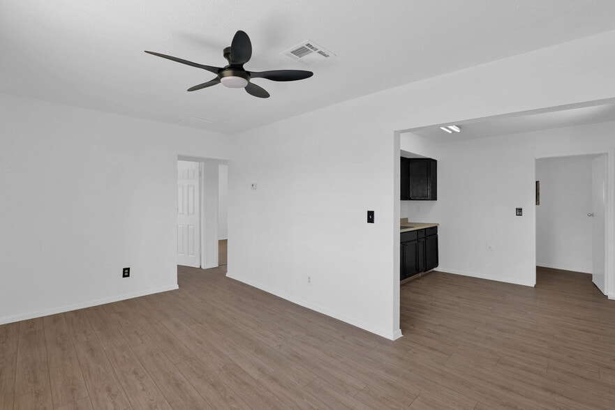More Photos Of 1806 W Sherman St, Phoenix Warehouse For Sale