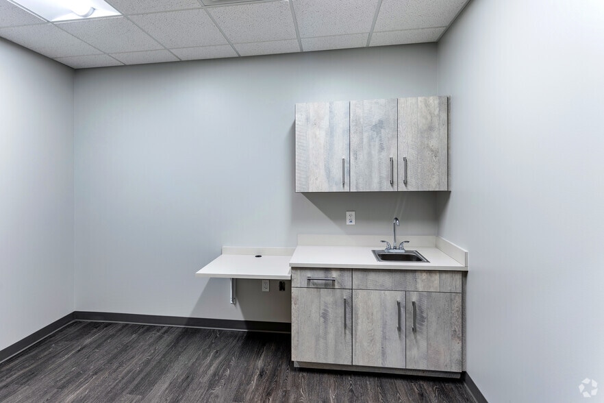 More Photos Of 146 Medical Park Rd, Mooresville Unknown For Lease