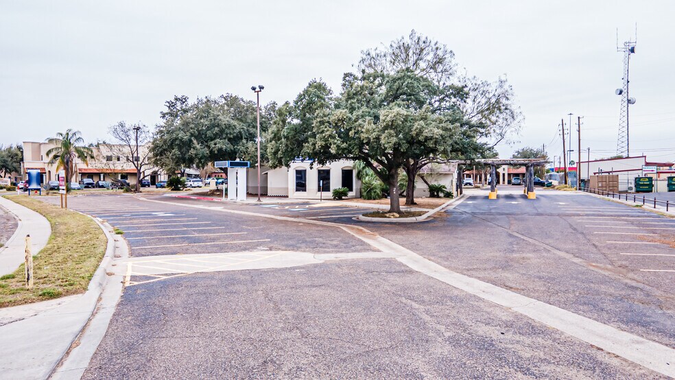 More Photos Of 102 Del Ct, Laredo Office For Lease