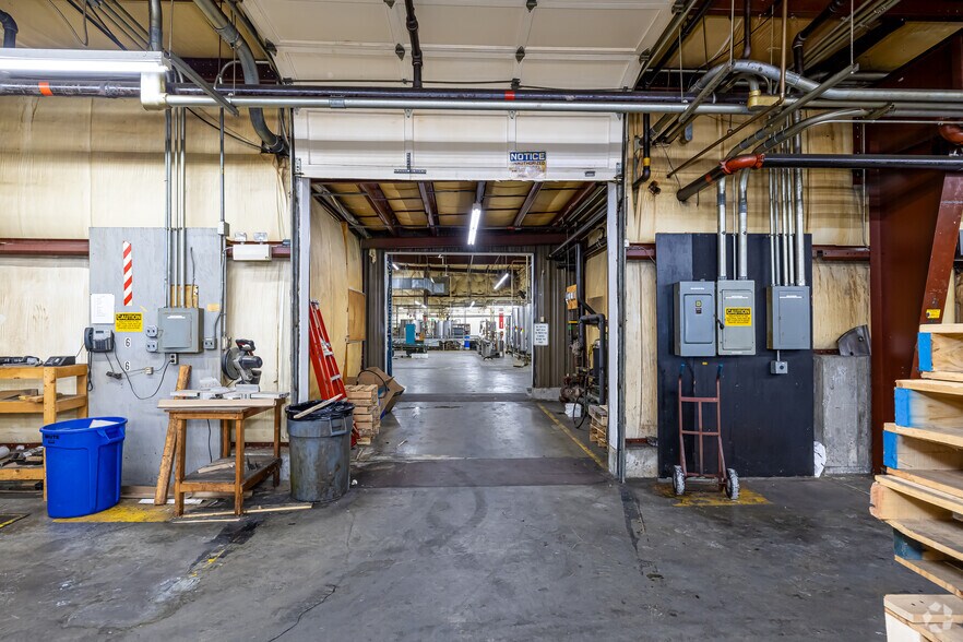 More Photos Of 198-202 Benton Dr, East Longmeadow Warehouse For Lease
