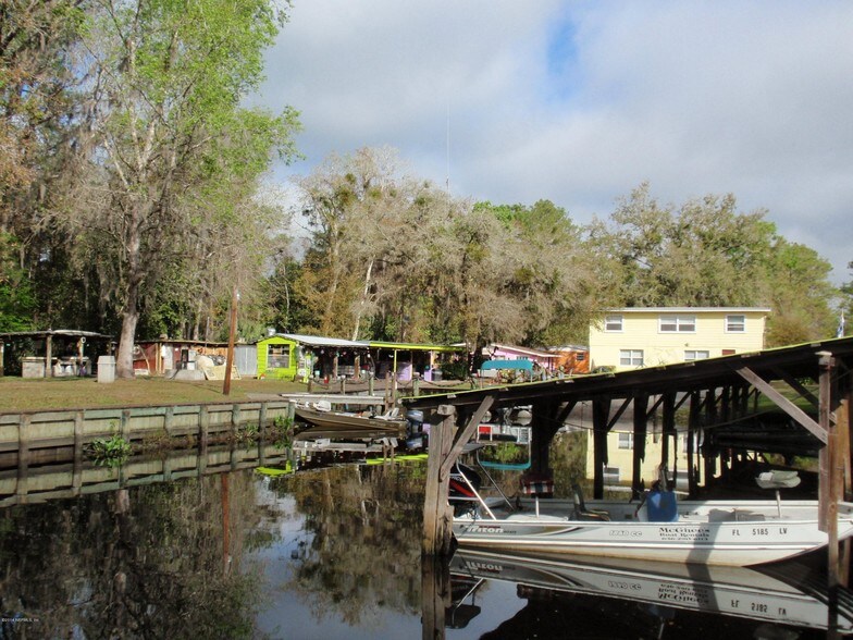 More Photos Of 217 Butler Dr, Satsuma Trailer Camper Park For Sale
