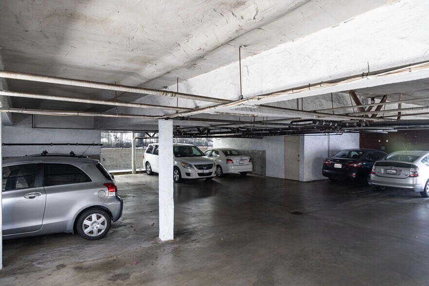 More Photos Of 4931 Coldwater Canyon Ave, Van Nuys Apartments For Sale