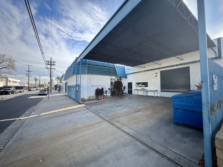 More Photos Of 15954-15958 Arminta St, Van Nuys Warehouse For Sale