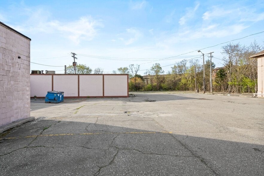 More Photos Of 8500 14th St, Detroit Medical For Sale