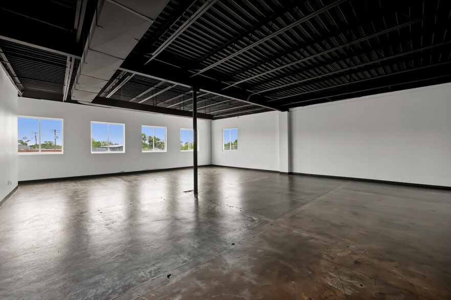 More Photos Of 937 Winchester Rd, Lexington Storefront For Lease