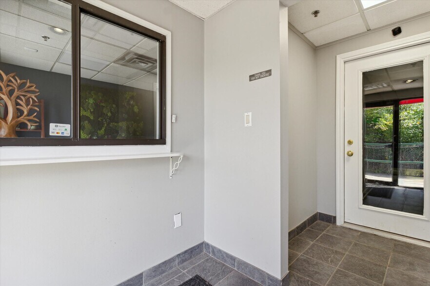 More Photos Of 4800 Joslyn Rd, Lake Orion Light Manufacturing For Sale