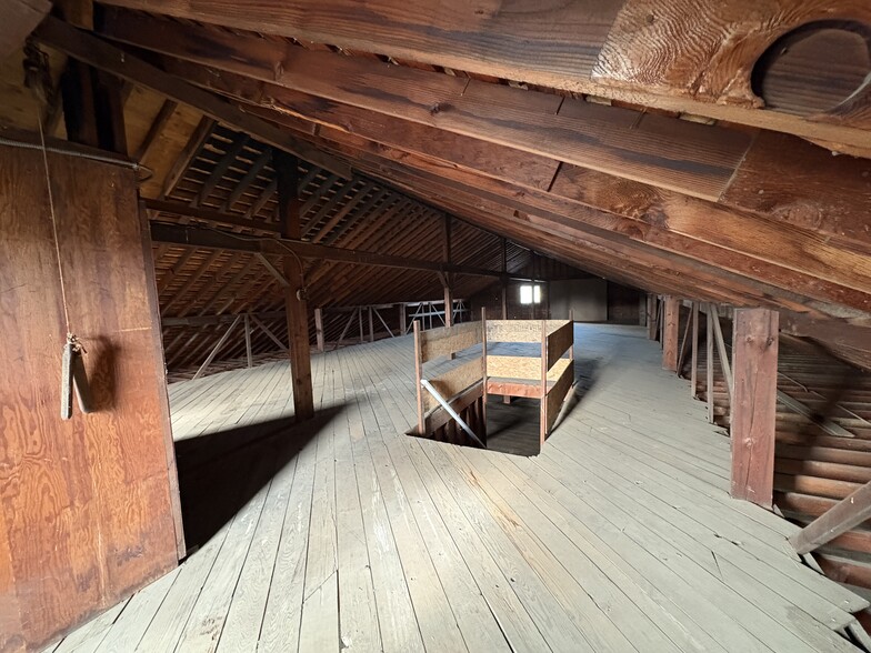 More Photos Of 85483-85485 Hwy 99, Eugene Industrial For Lease