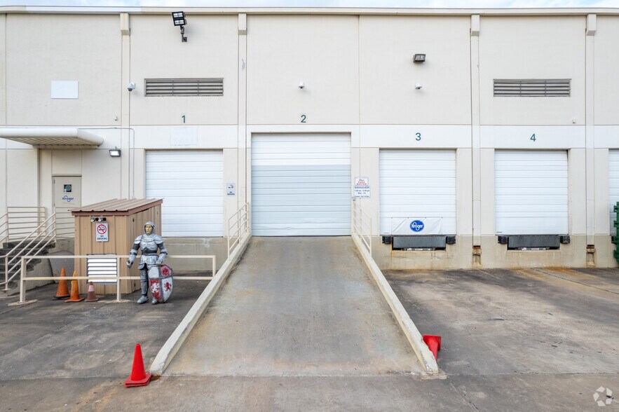 More Photos Of 7170 W 43rd St, Houston Warehouse For Lease