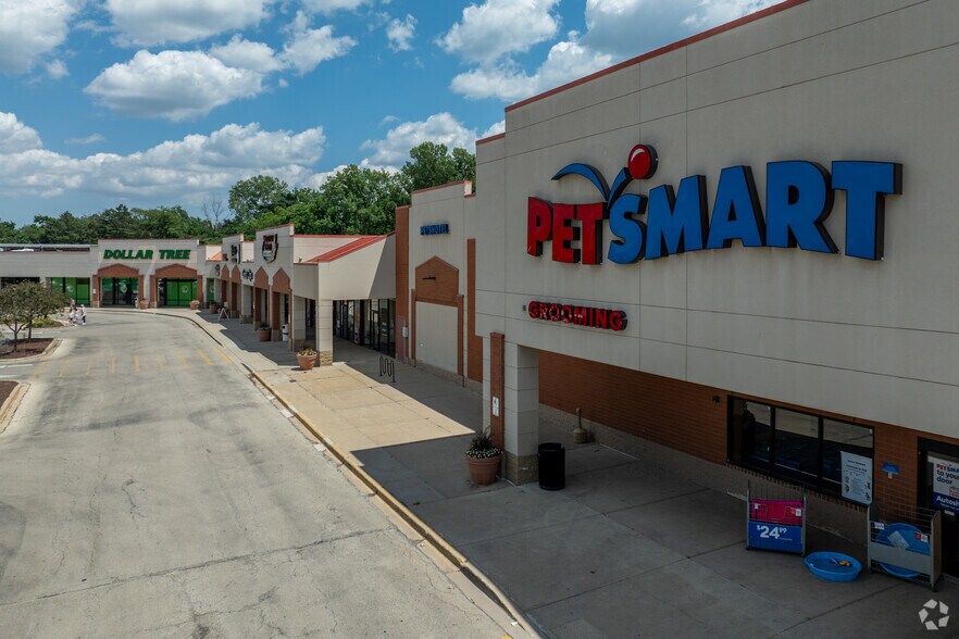 More Photos Of 2189 75th St, Darien Unknown For Lease