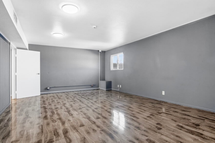 More Photos Of 4306-4310 W Victory Blvd, Burbank Storefront Retail Office For Sale