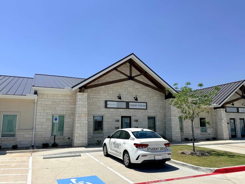 More Photos Of 560 W Frontier Pky, Celina Office For Lease