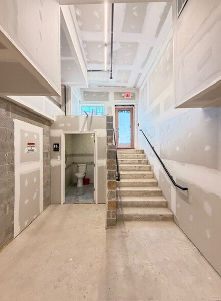 More Photos Of 2501 N Market St, Wilmington Storefront Retail Residential For Sale