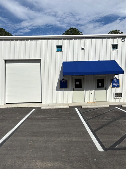More Photos Of 317 Pendarvis Ln, Summerville Flex For Lease