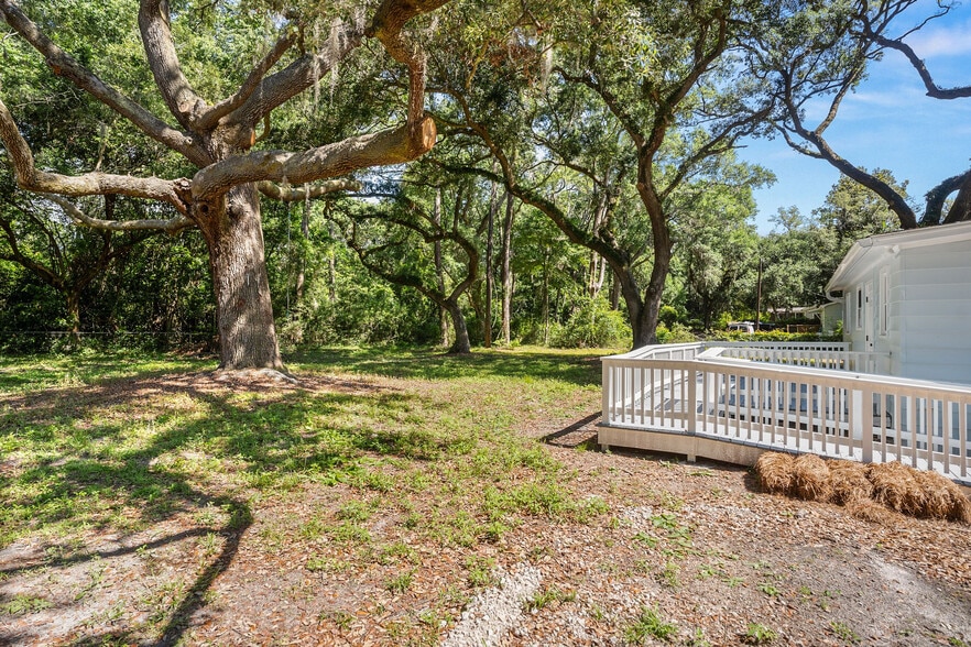 More Photos Of 67 Sams Point Rd, Beaufort General Retail For Sale