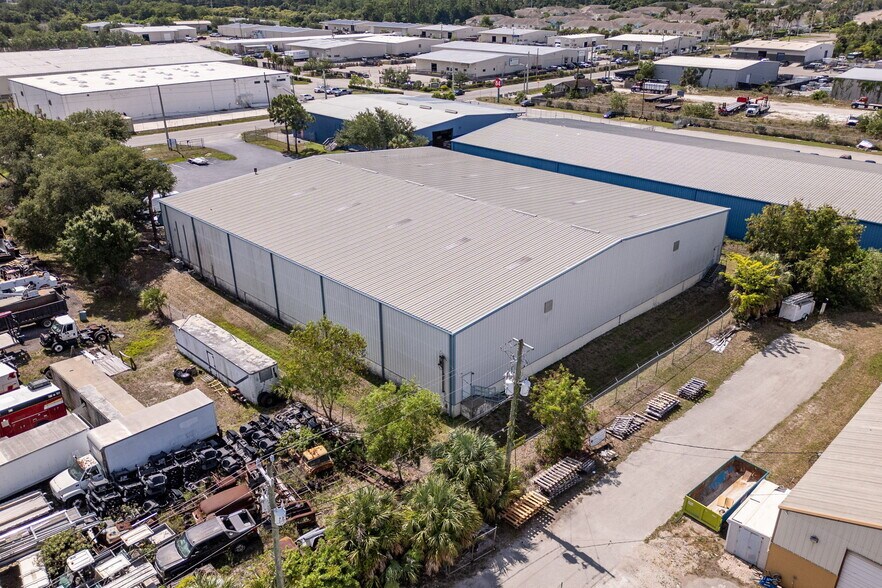 More Photos Of 3520 Old Metro Pky, Fort Myers Warehouse For Lease