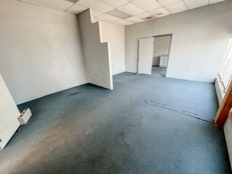 More Photos Of 305 E University Blvd, Odessa Storefront Retail Office For Lease