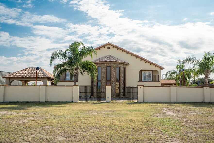 More Photos Of 2301 E Expressway 83, Donna Hotel For Sale