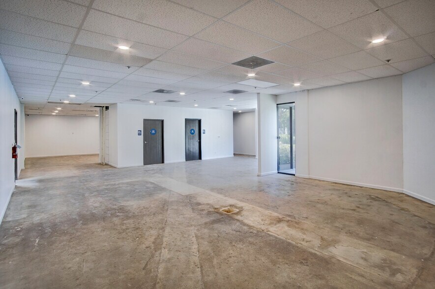 More Photos Of 11990 Hertz St, Moorpark Warehouse For Sale