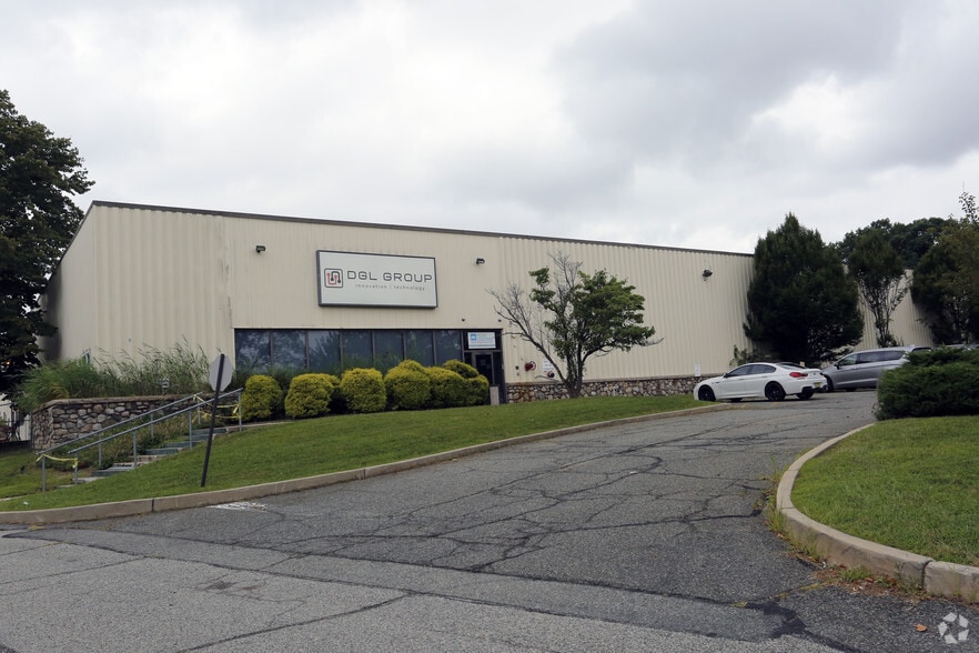 Primary Photo Of 195 Raritan Center Pky, Edison Warehouse For Lease