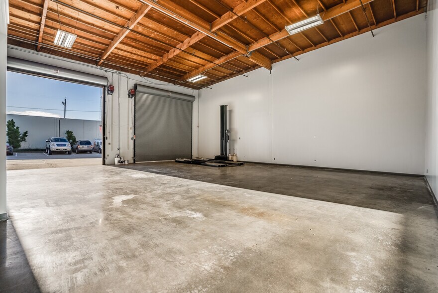 More Photos Of 1300 Industrial Rd, San Carlos Research And Development For Lease