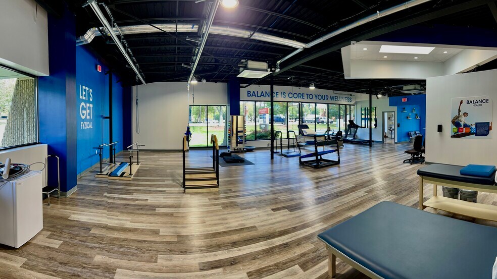 More Photos Of 11721 Jefferson Ave, Newport News Office For Sale