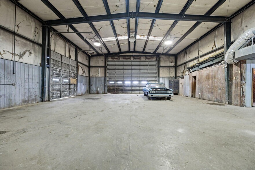 More Photos Of 504 S Harper Rd, Corinth Showroom For Sale