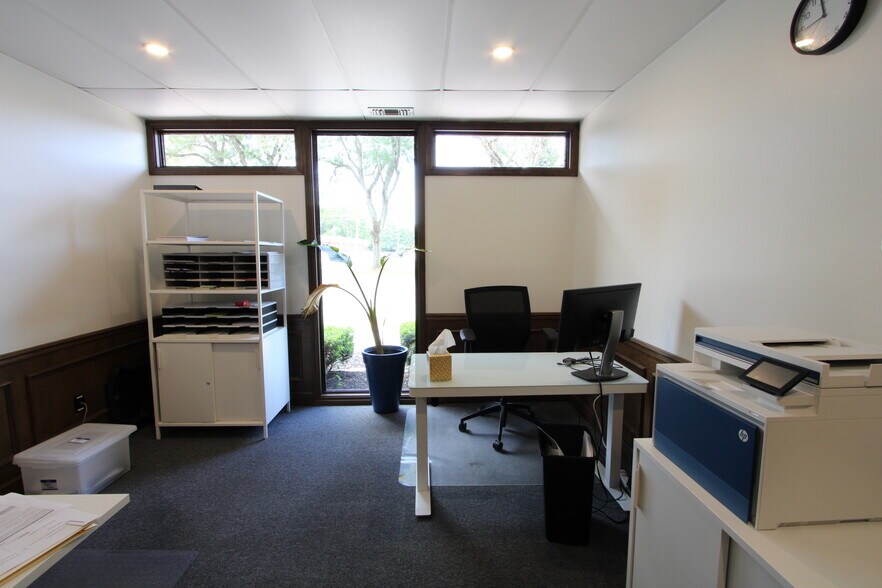 More Photos Of 3045 S Meridian St, Indianapolis Office For Sale