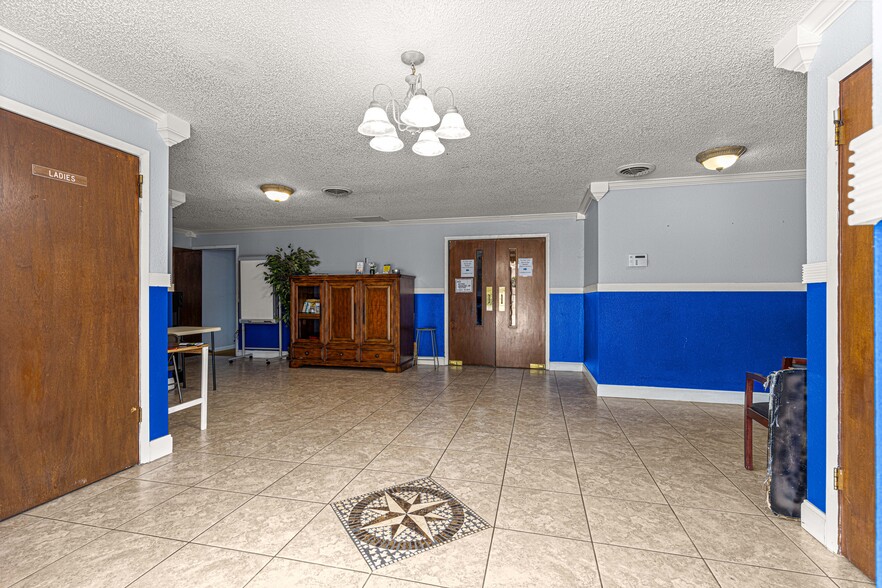 More Photos Of 484 Emerald Rd, Ocala Religious Facility For Sale