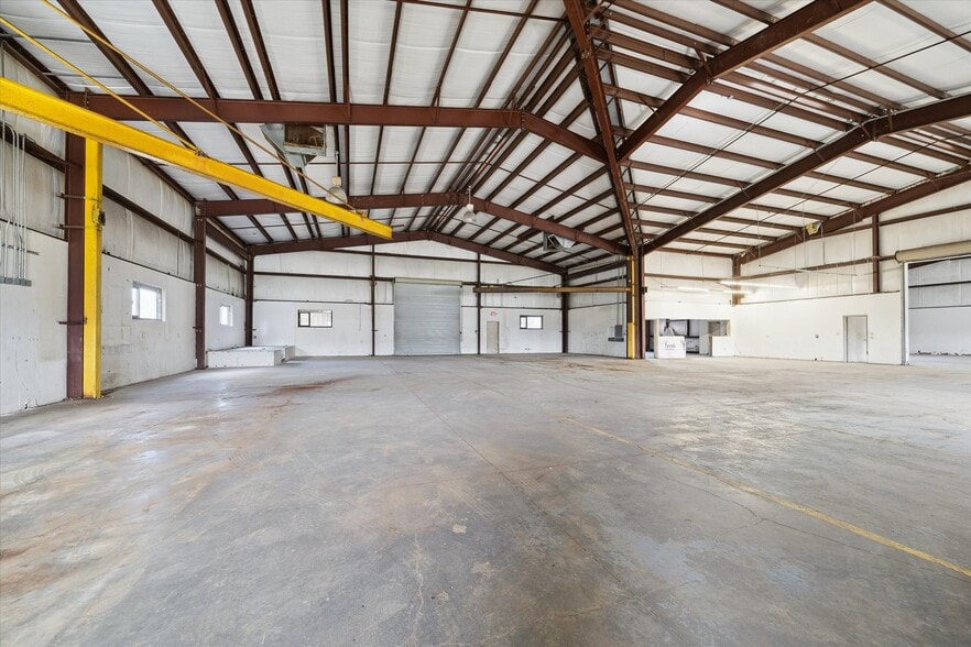 More Photos Of 9130 Wayfarer Ln, Houston Manufacturing For Sale