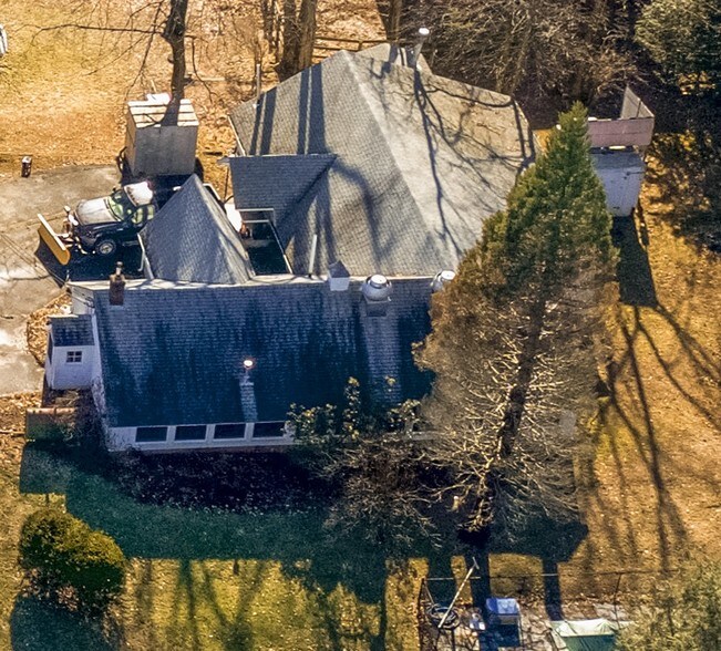 More Photos Of 465 Hills St, East Hartford Contractor Storage Yard For Sale