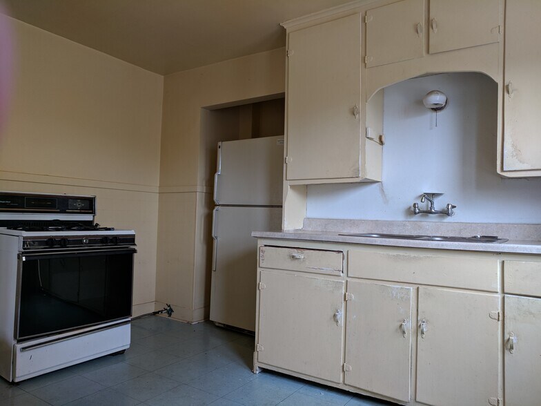 More Photos Of 159 Vulcan St, Buffalo Apartments For Sale