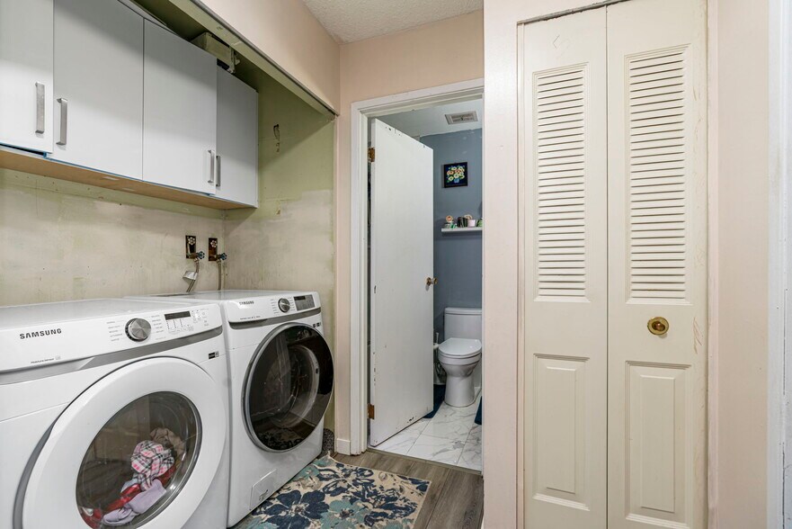 More Photos Of 32354 Marshall Rd, Abbotsford Freestanding For Sale