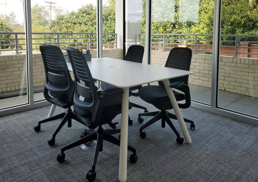 More Photos Of 4037 E Independence Blvd, Charlotte Coworking Space