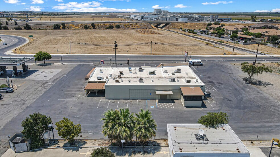 More Photos Of 44 N 19 1/2 Ave, Lemoore Restaurant For Sale