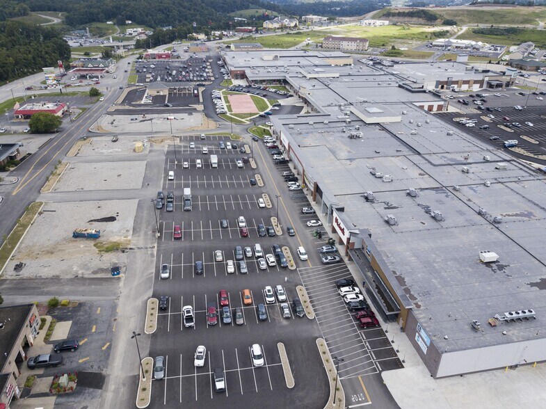 More Photos Of 2600 Middletown Commons, White Hall Coworking Space