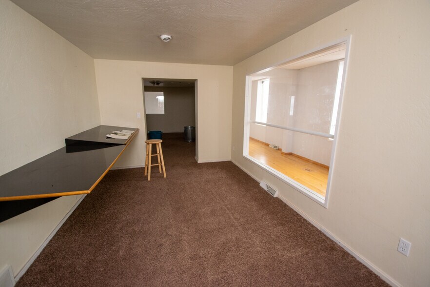 More Photos Of 300 4th St, Algoma Apartments For Sale