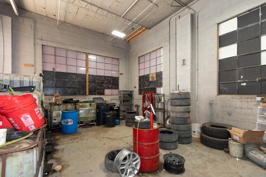 More Photos Of 2660 Hawcreek Blvd, Columbus Warehouse For Sale