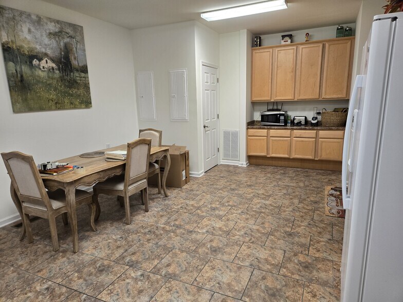 More Photos Of 106 N Bridge St, Farmville Medical For Sale