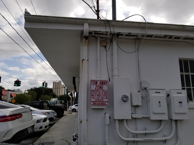 More Photos Of 2701 S Macdill Ave, Tampa Freestanding For Lease