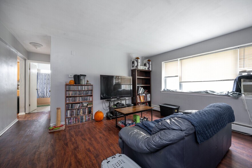 More Photos Of 726 W Roy Dr, Villa Park Apartments For Sale