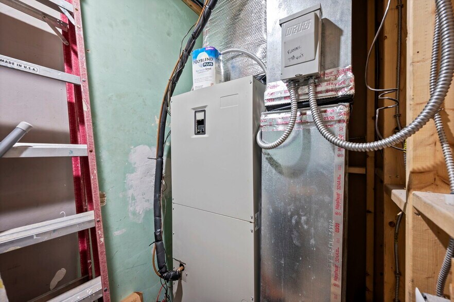 More Photos Of 338 N Charles St, Baltimore Storefront Retail Residential For Sale