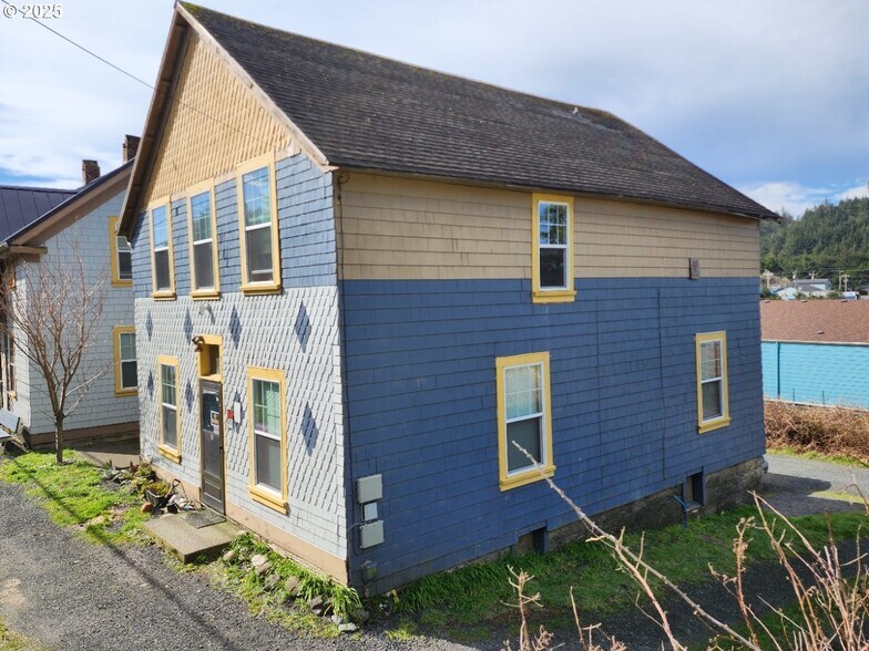 More Photos Of 935 Jackson St, Port Orford Apartments For Sale