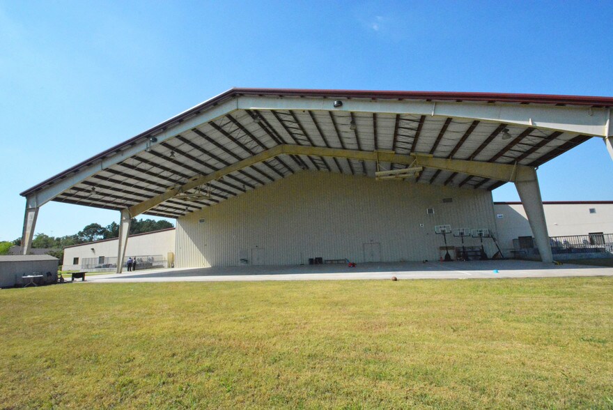 More Photos Of 8955 South Fwy, Houston Schools For Lease