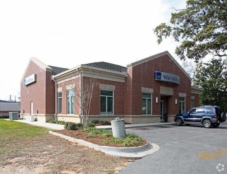 Primary Photo Of 1763 Spring Hill Ave, Mobile Bank For Sale