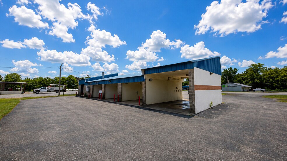 More Photos Of 604 E Vine St, Vienna Carwash For Sale