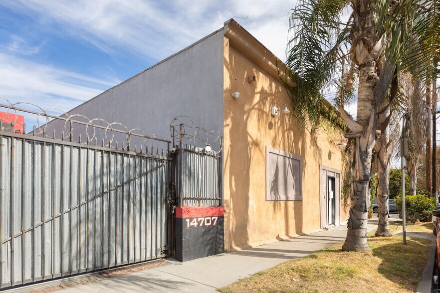 More Photos Of 14701 Calvert St, Van Nuys Warehouse For Sale